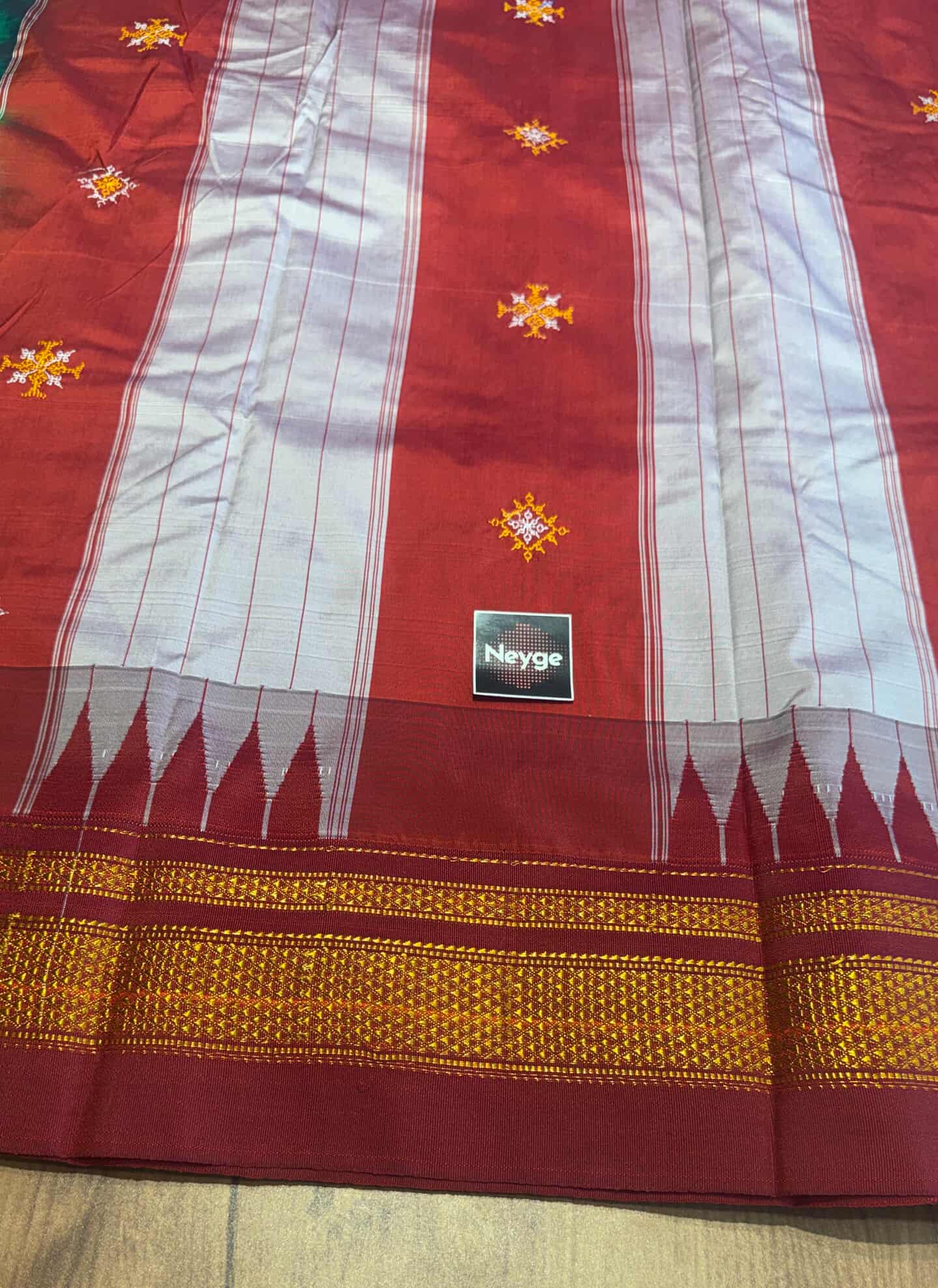 Neyge Ilkal Pure Cotton Silk Dharwad Kasuti Saree Temple Gadwal Chikkiparas Border Tope Pallu Saree -Grey_Red