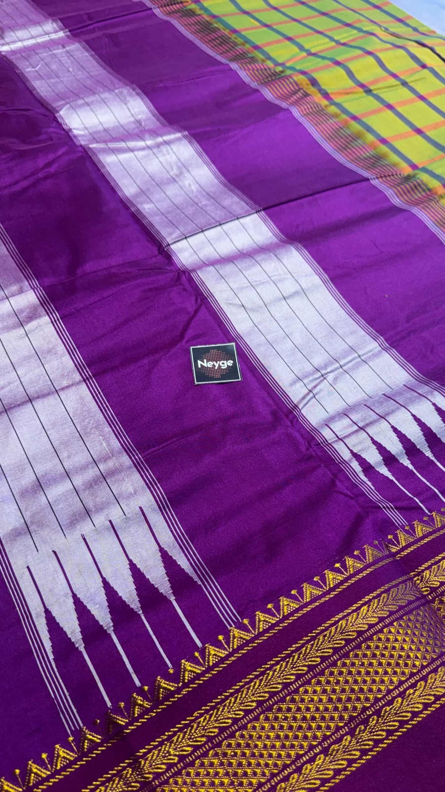 Neyge Classic Ilkal Cotton Silk Checks with Signature Tope-Tope Pallu Chikki Paras Border & Contrast Blouse_ParrotGreen