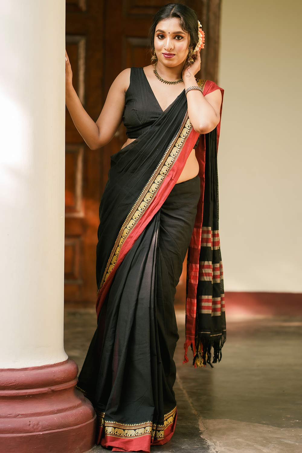Neyge Traditional Pure Cotton Narayanpet Saree With Elephant Motif Border Stripe Pallu Saree - Black