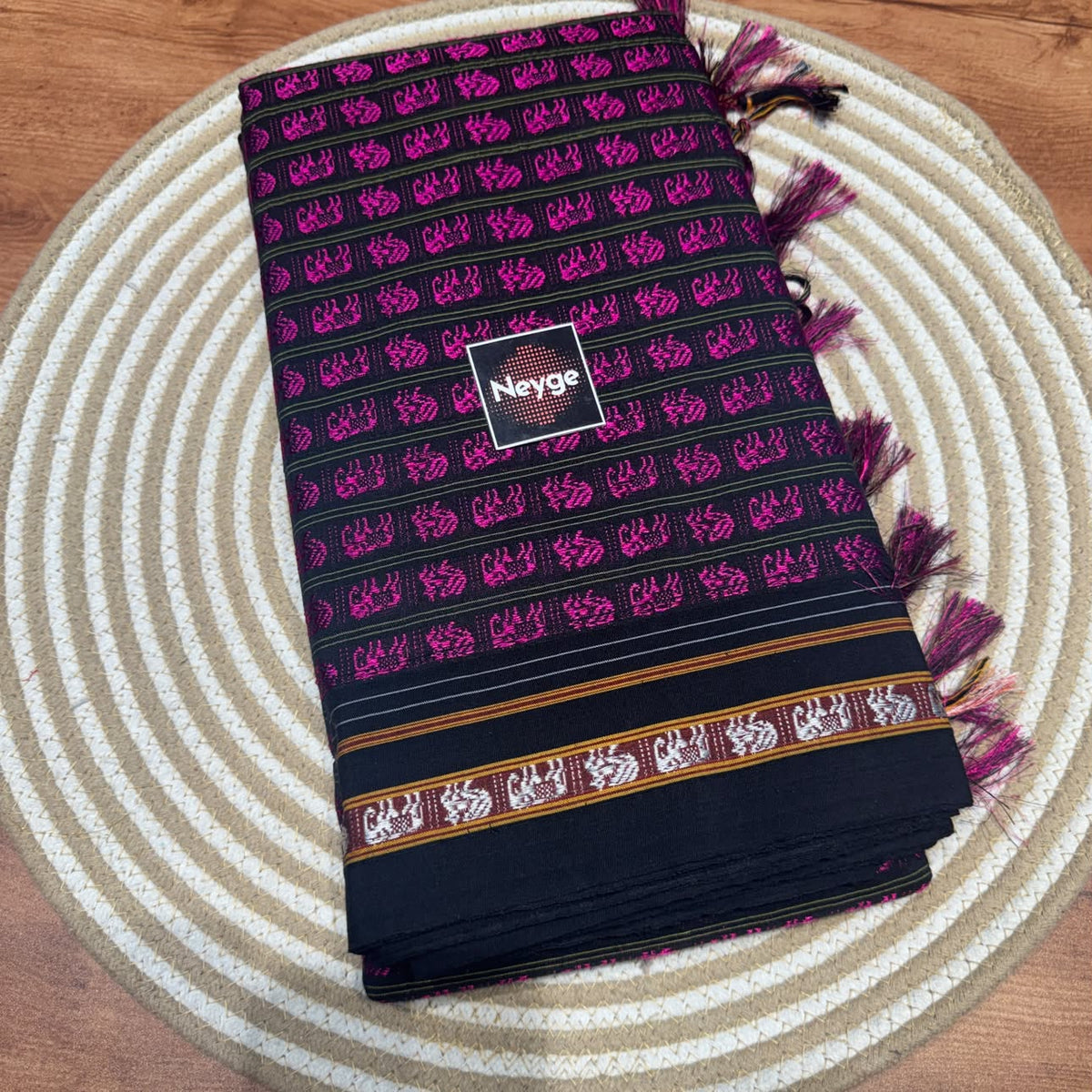 Neyge Cottonsilk Premium Quality Hati Mor Khun Saree_Running Pallu and Running Blouse_PinkBlack