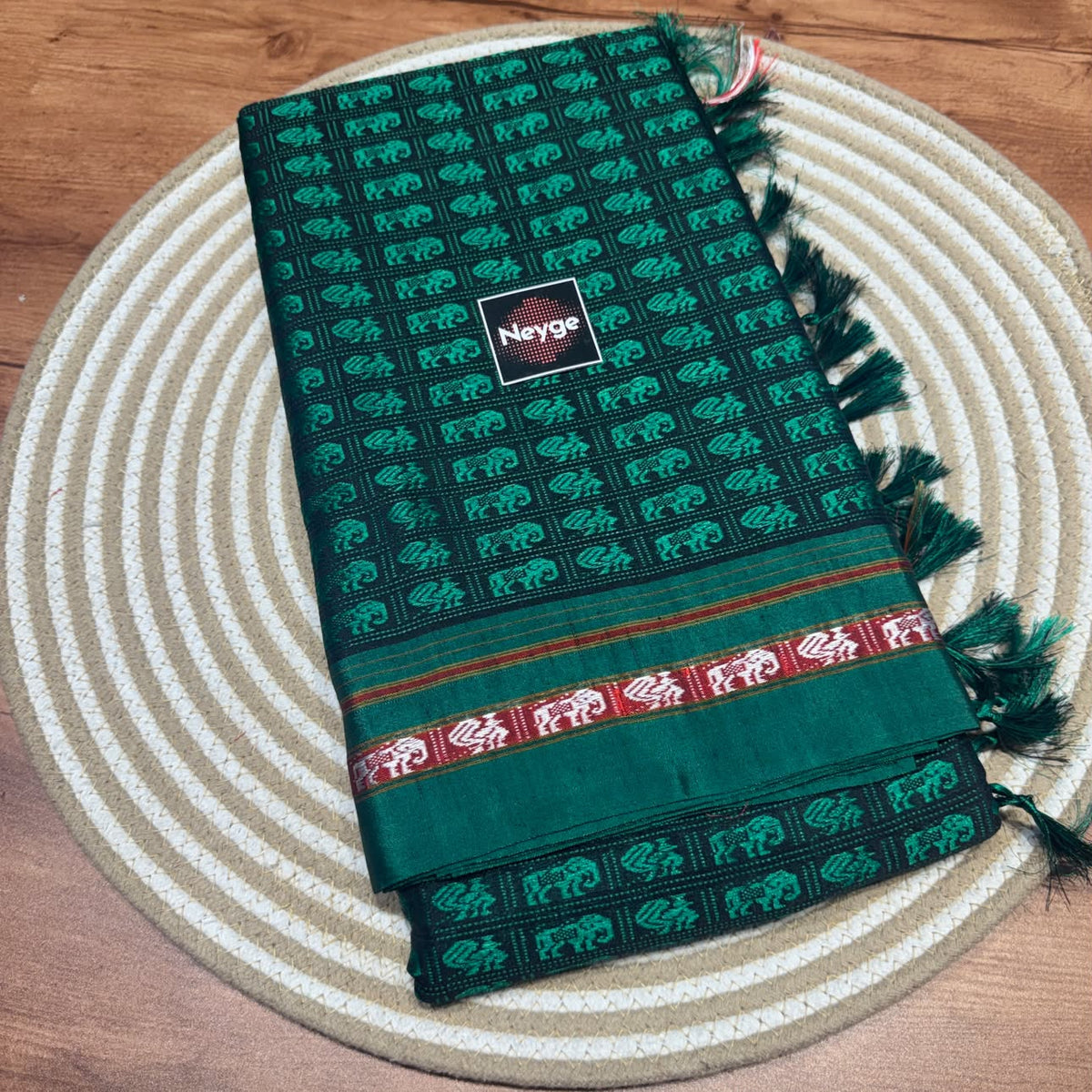 Neyge Cottonsilk Premium Quality Hati Mor Khun Saree_Running Pallu and Running Blouse_Green