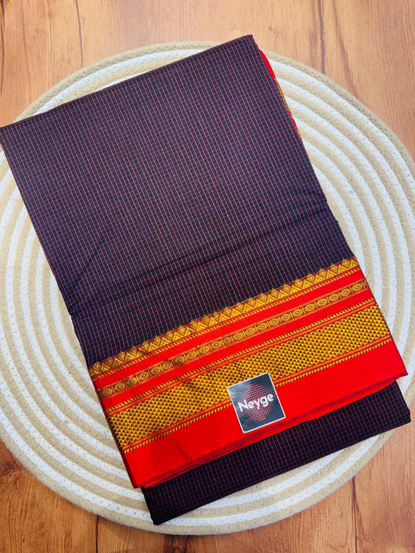 Neyge Classic Ilkal Cotton Silk Small Checks with Signature PureSilk Tope-Tope Pallu Chikki Paras Border & Contrast Blouse_DarkBlue