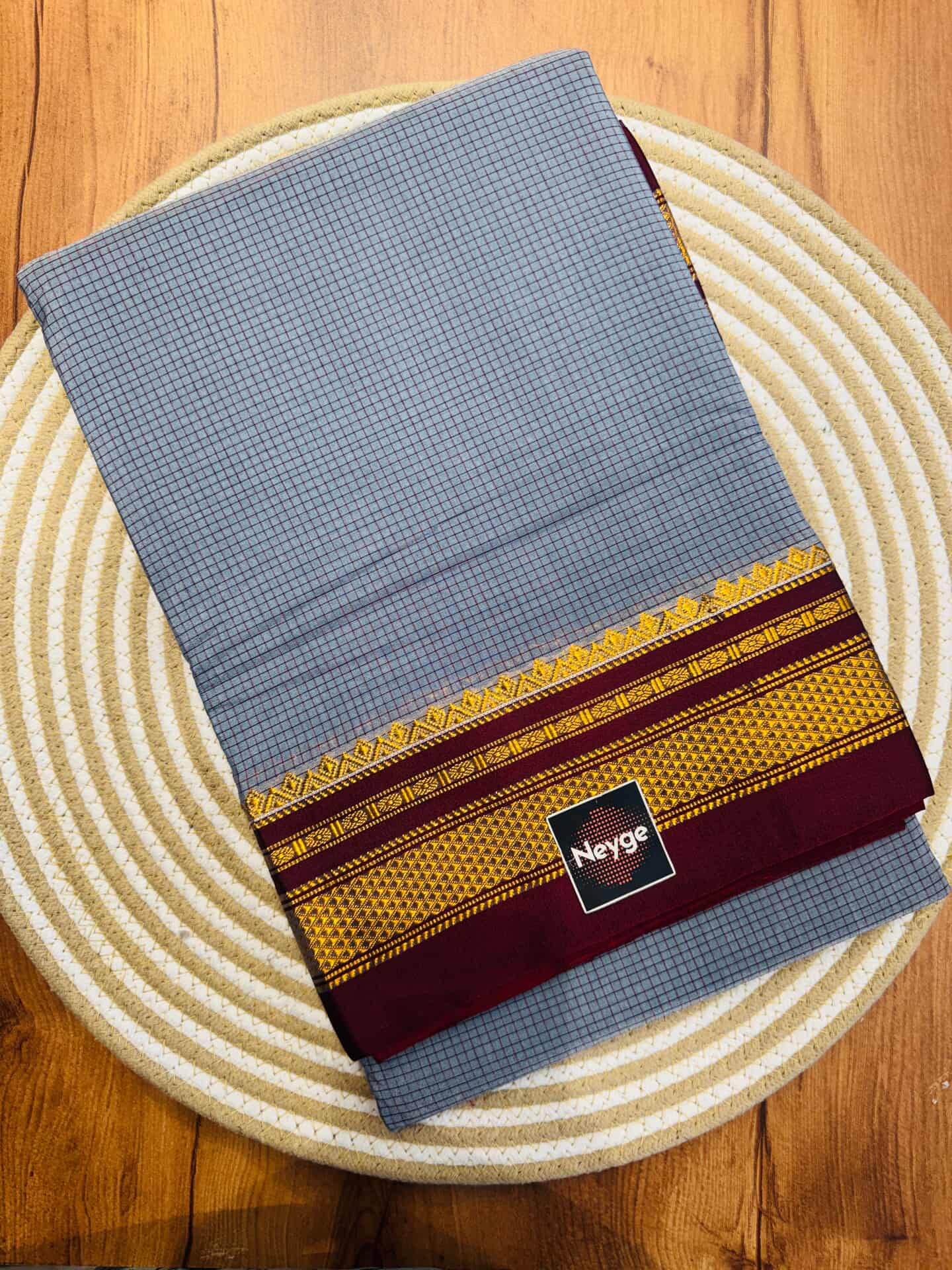 Neyge Classic Ilkal Cotton Silk Small Checks with Signature PureSilk Tope-Tope Pallu Chikki Paras Border & Contrast Blouse_Grey