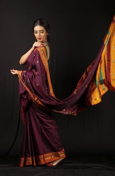 Ilkal Cotton Silk Blend Kasuti Handwoven Traditional Border Stripe Pallu Saree - Majenta