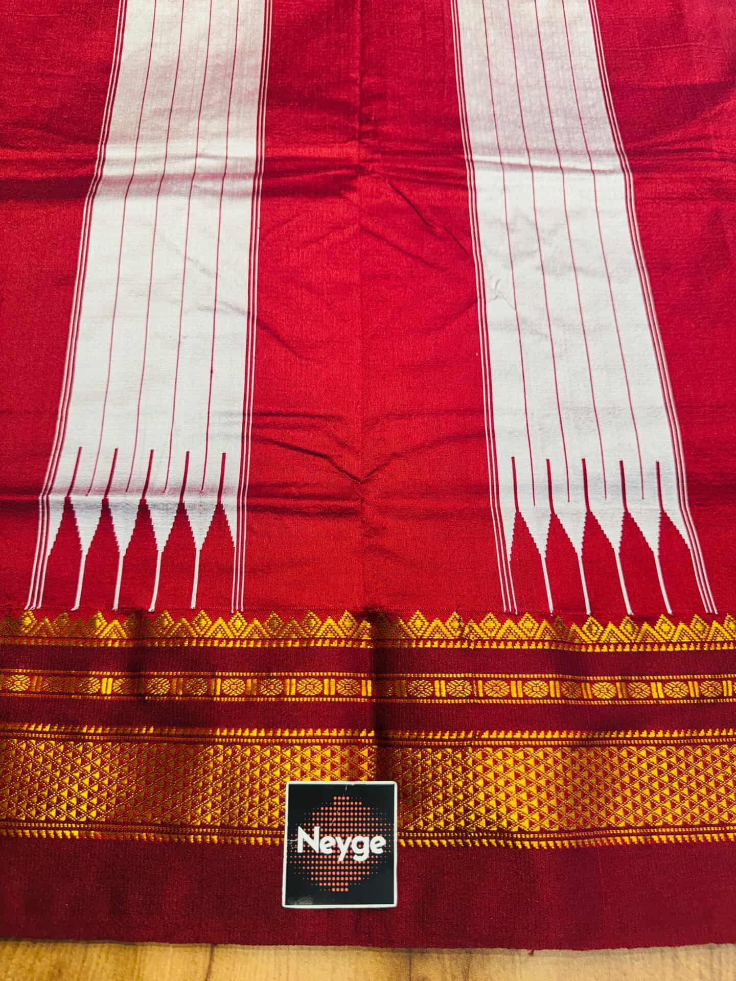 Neyge Classic Ilkal Cotton Silk Small Checks with Signature PureSilk Tope-Tope Pallu Chikki Paras Border & Contrast Blouse_DarkGrey
