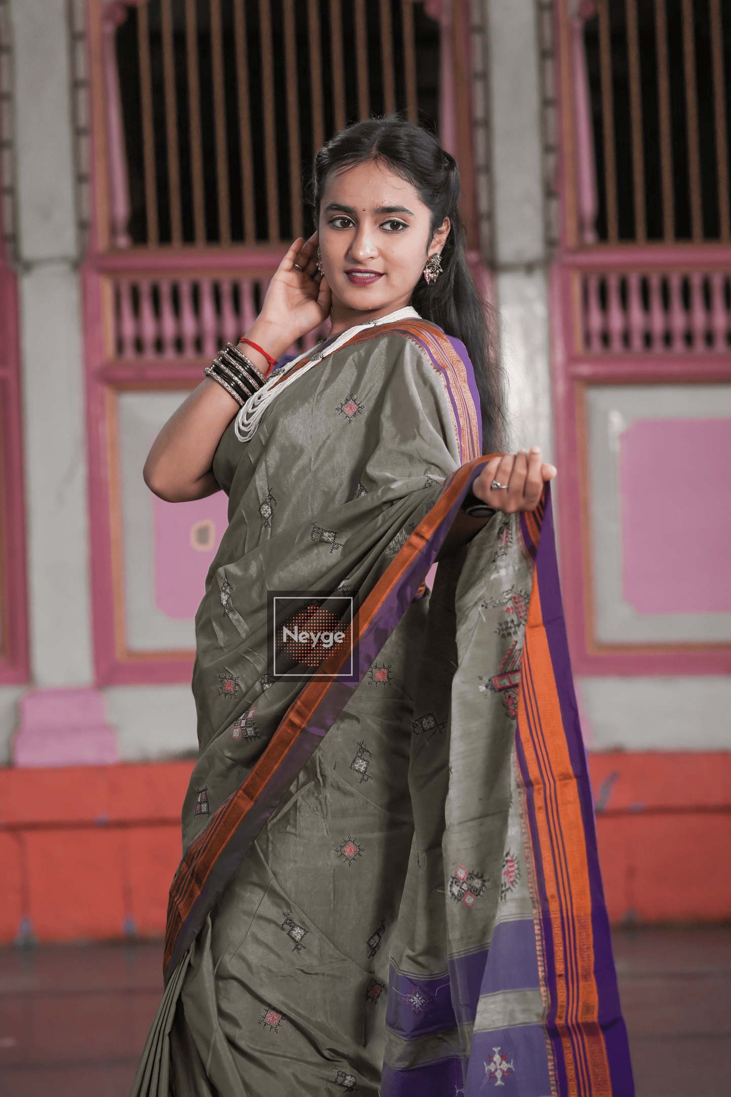 Ilkal Cotton Silk Blend Dharwad Kasuti Handwoven Traditional Border Stripe Pallu Saree - Grey