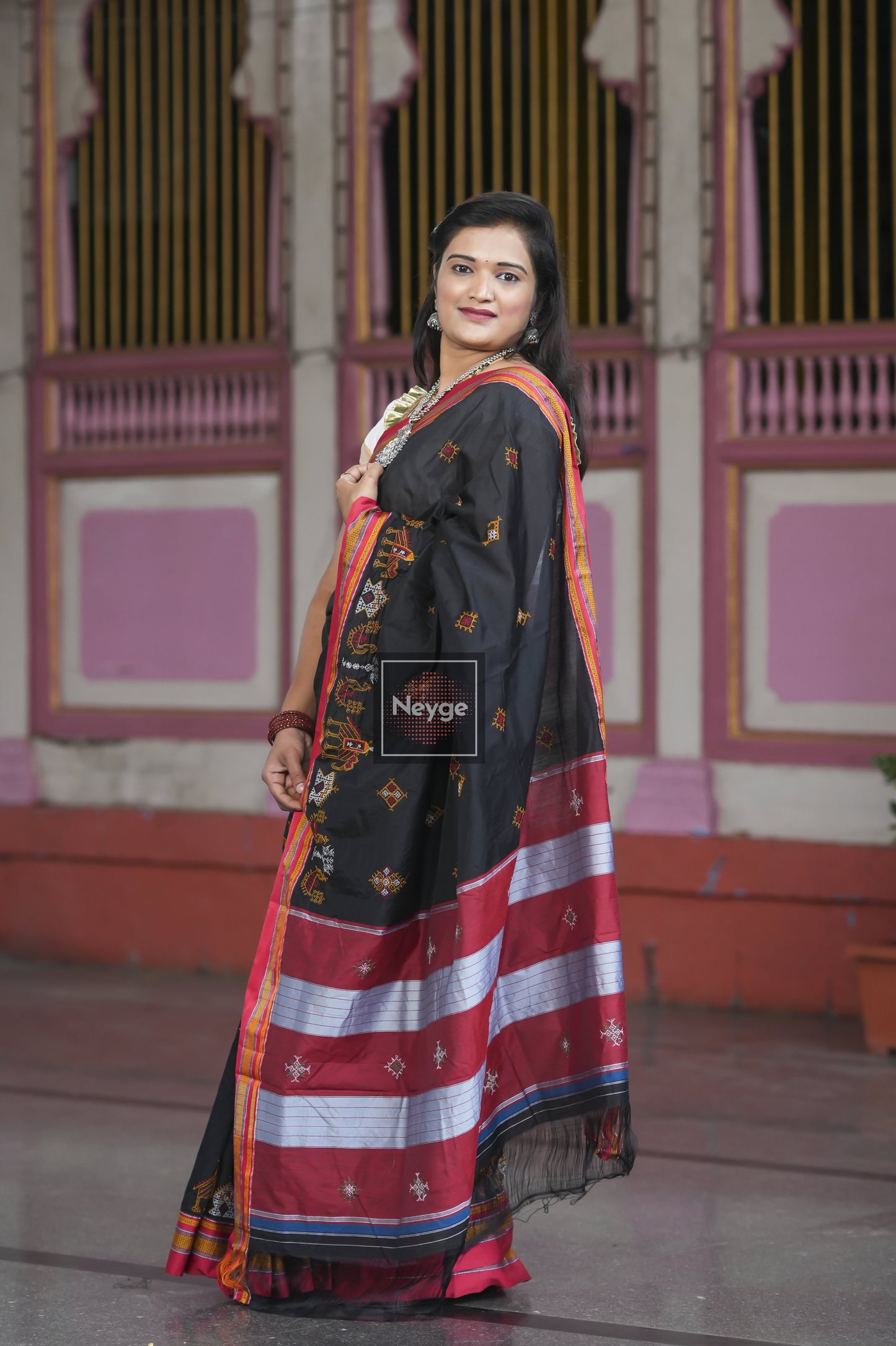 Neyge Ilkal Handwoven Cotton Silk Kasuti Chikki Paras Traditional Border Stripe Pallu Saree - Black