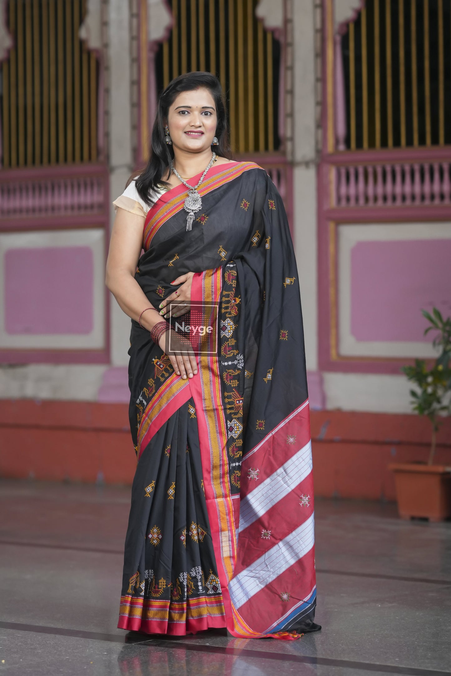 Neyge Ilkal Handwoven Cotton Silk Kasuti Chikki Paras Traditional Border Stripe Pallu Saree - Black