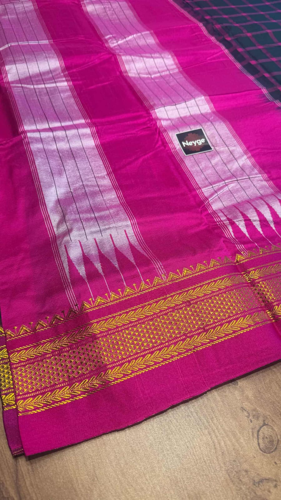 Neyge Classic Ilkal Cotton Silk Checks with Signature Tope-Tope Pallu Chikki Paras Border & Contrast Blouse_Black