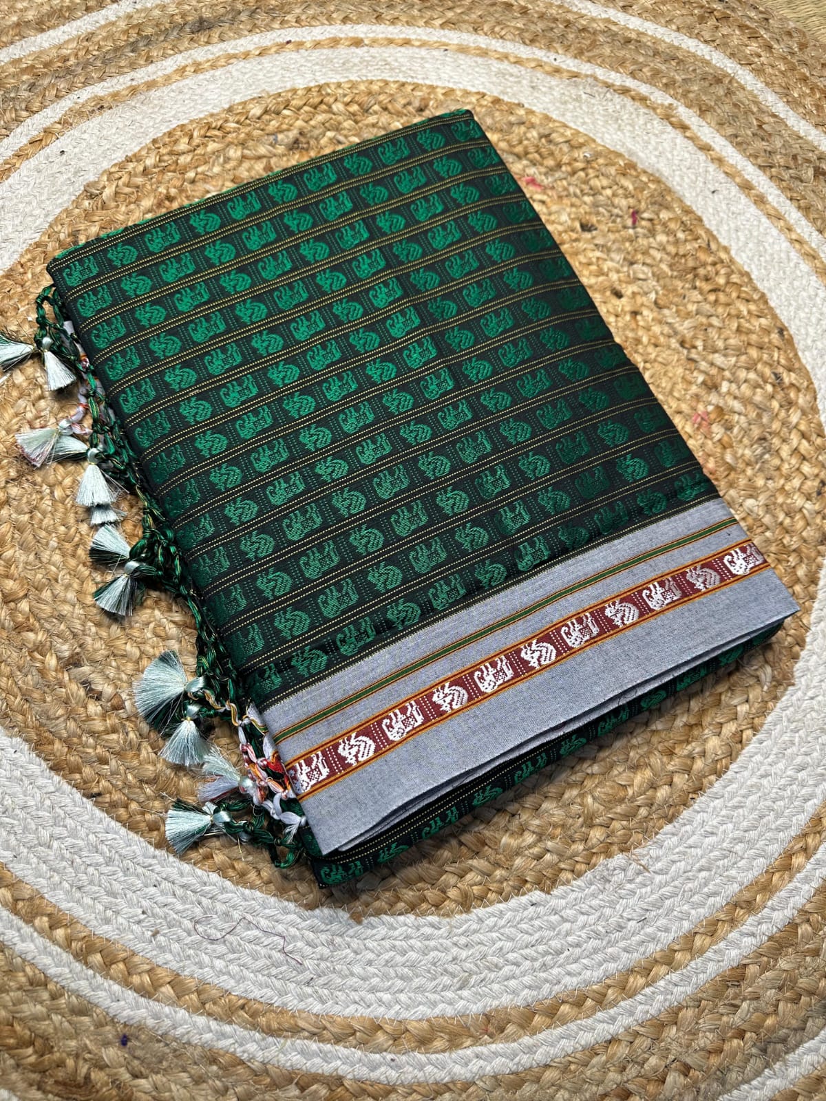 Neyge Cottonsilk Premium Quality Hati Mor Khun Saree_Running Pallu and Running Blouse_Green