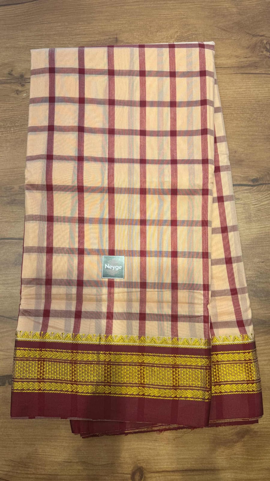 Neyge Classic Ilkal Cotton Silk Checks with Signature Tope-Tope Pallu Chikki Paras Border & Contrast Blouse_DarkCream