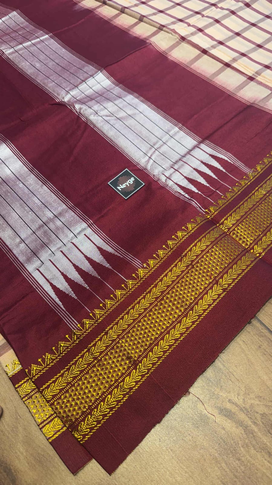 Neyge Classic Ilkal Cotton Silk Checks with Signature Tope-Tope Pallu Chikki Paras Border & Contrast Blouse_DarkCream