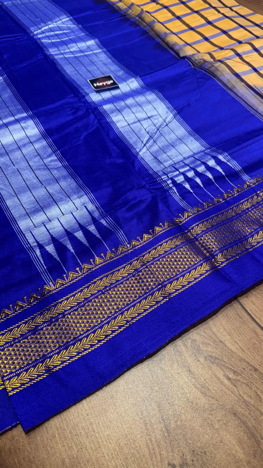 Neyge Classic Ilkal Cotton Silk Checks with Signature Tope-Tope Pallu Chikki Paras Border & Contrast Blouse_Cream
